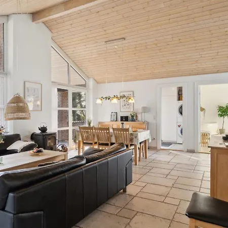 Ehlin - 150m From The Sea By Interhome